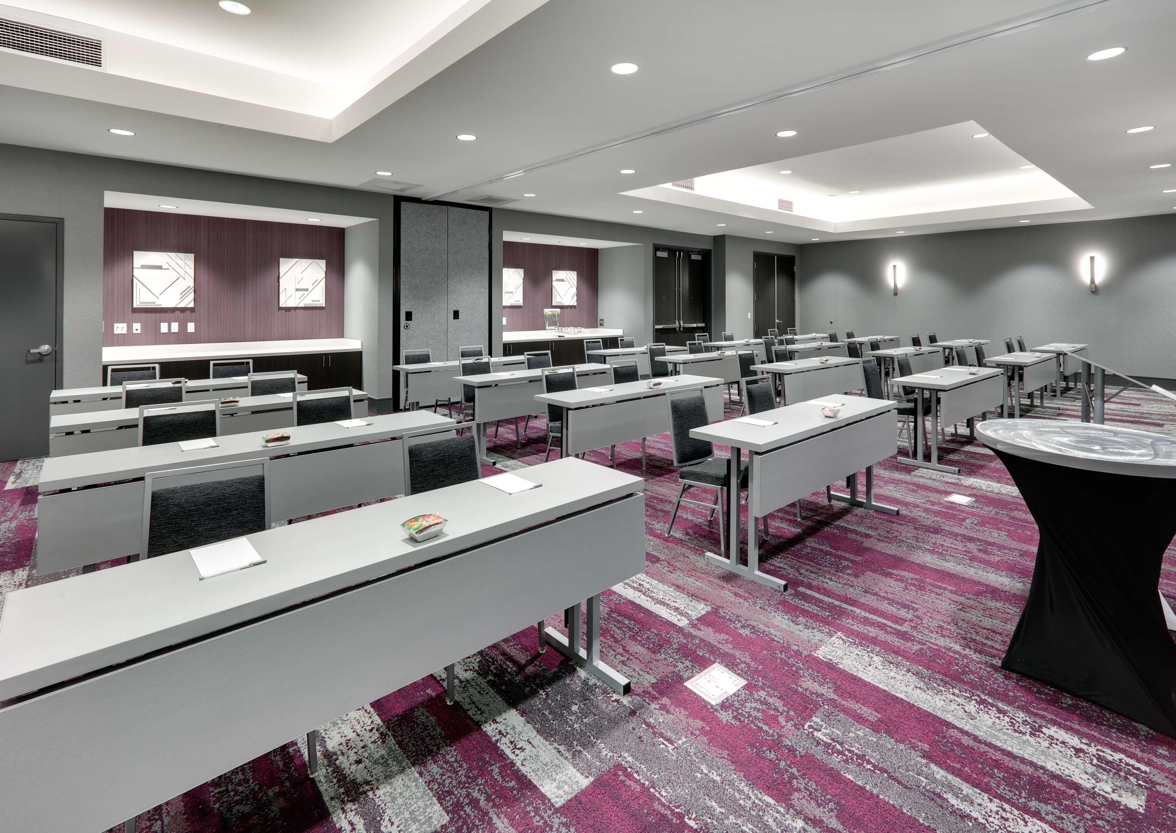Hampton By Hilton Irvine Spectrum Forest Hotel