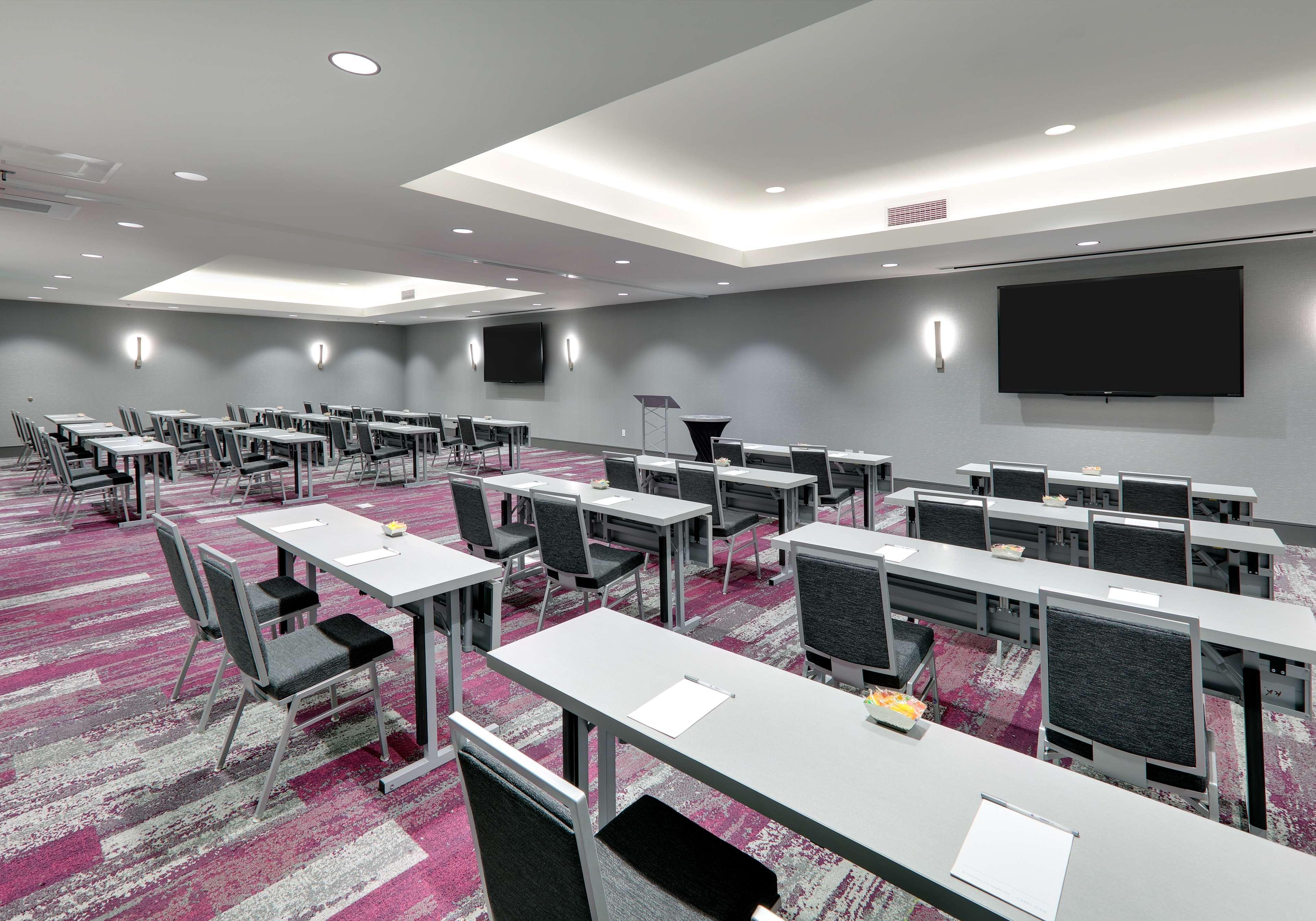 Hampton By Hilton Irvine Spectrum Forest Hotel