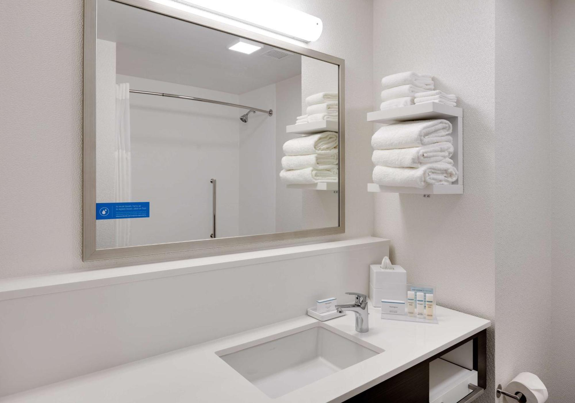 Hampton By Hilton Irvine Spectrum Forest 3*