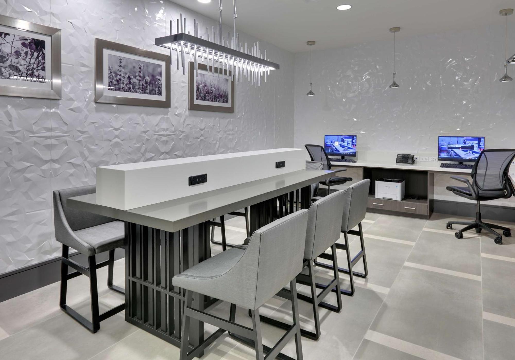Hotel Hampton By Hilton Irvine Spectrum Forest 3*